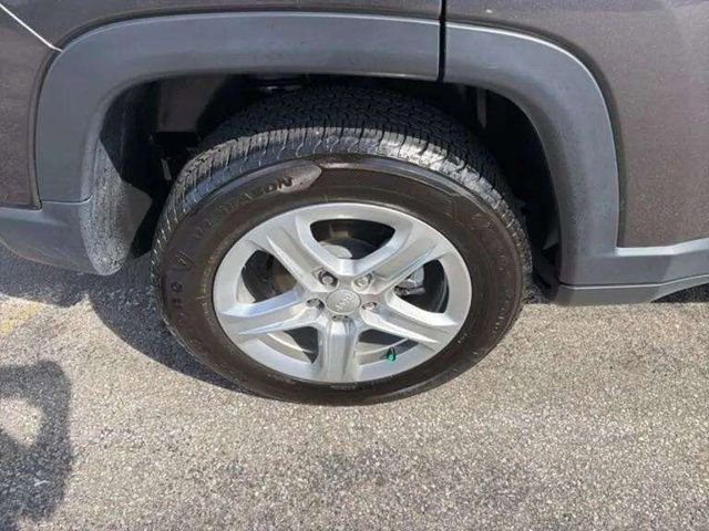 Used 2024 Jeep Compass Latitude AWD/4WD image 14