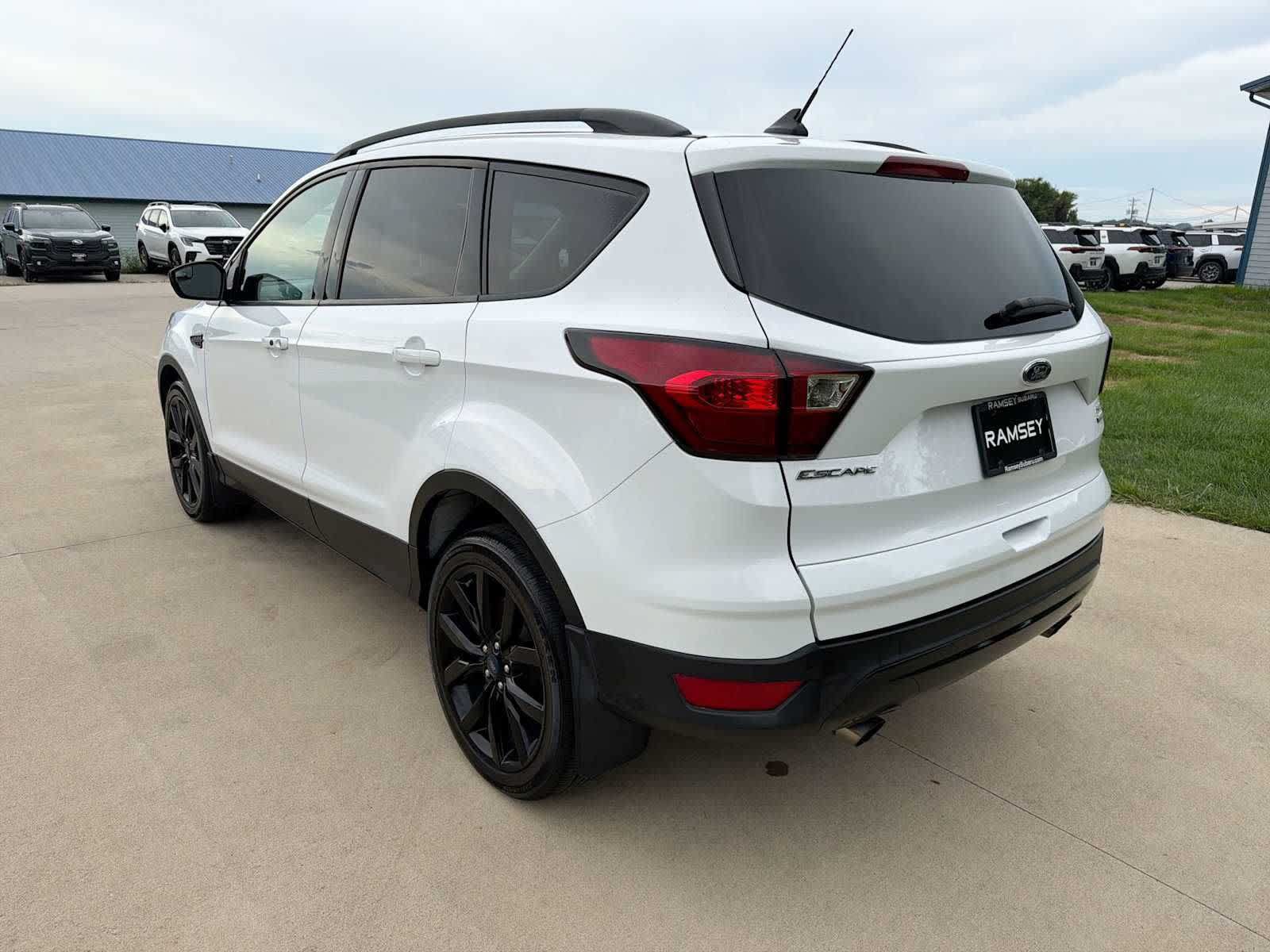 Used 2019 Ford Escape SE FWD image 4