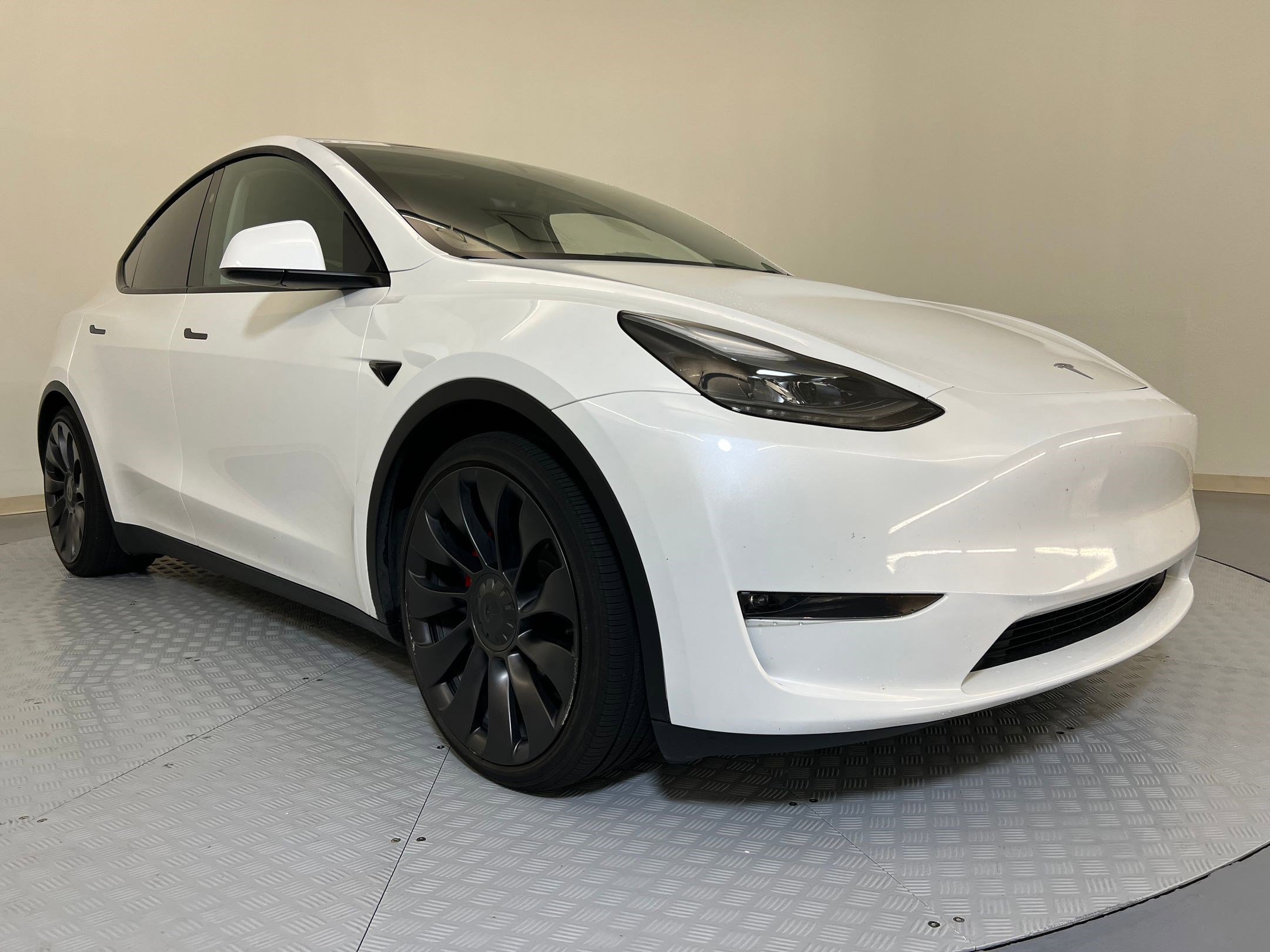Used 2025 Tesla Model Y Performance image 7