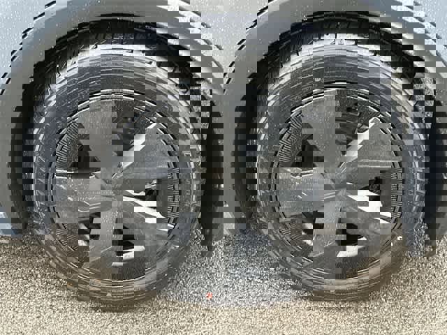 Used 2026 Toyota Prius Plug-In Hybrid image 5