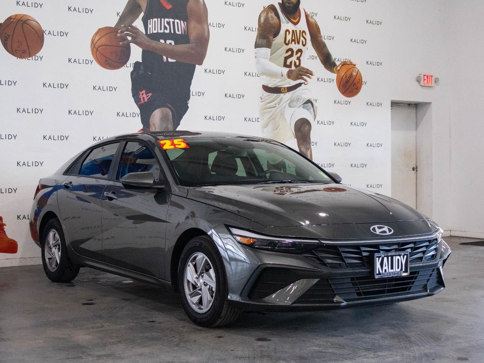 Used 2025 Hyundai Elantra SE FWD image 18