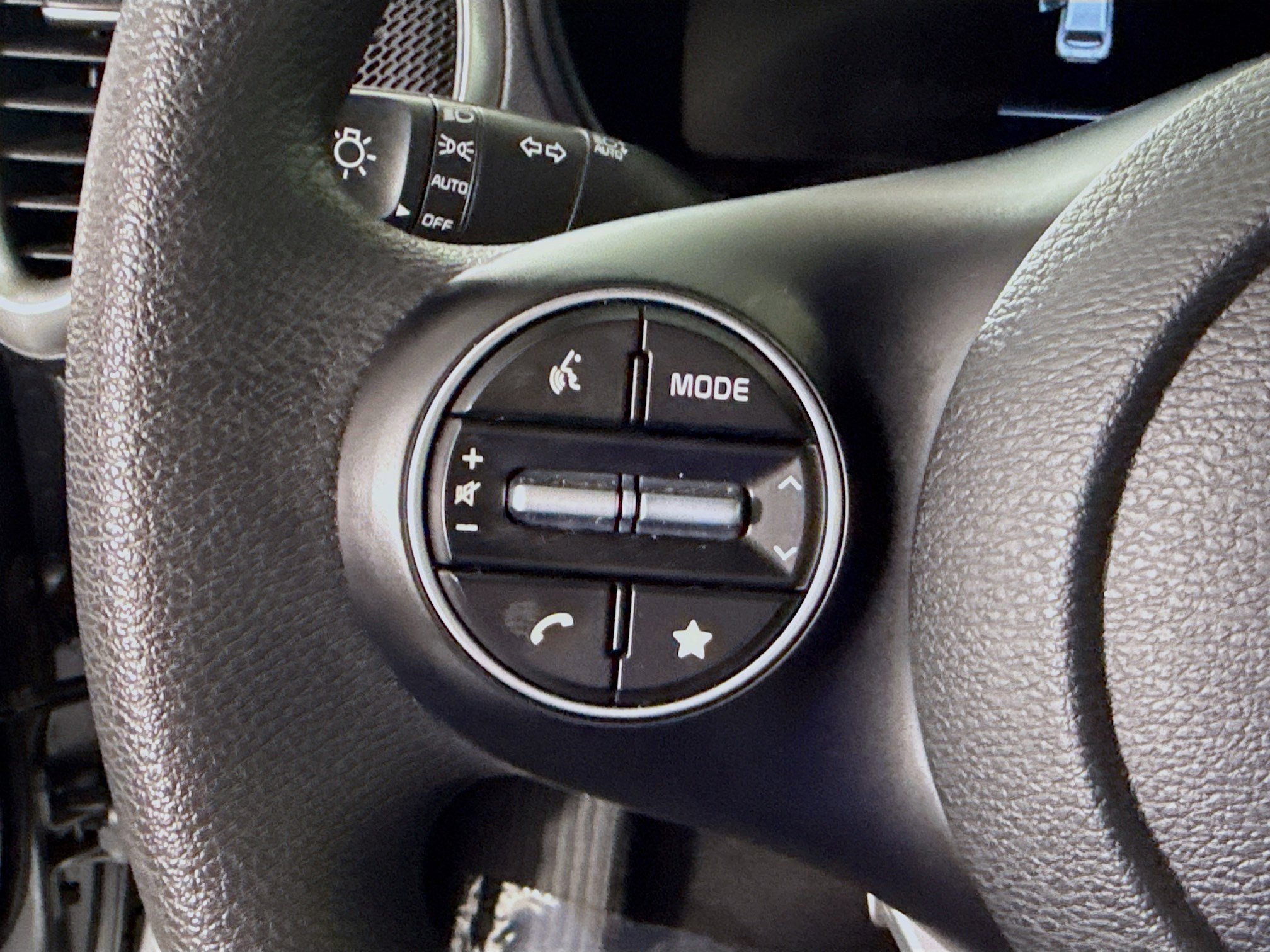 Used 2023 Kia Soul LX w/ LX Technology Package FWD image 14