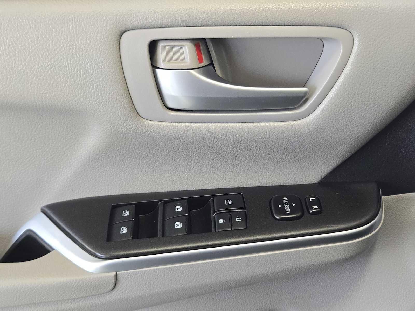 Used 2016 Toyota Camry LE image 21