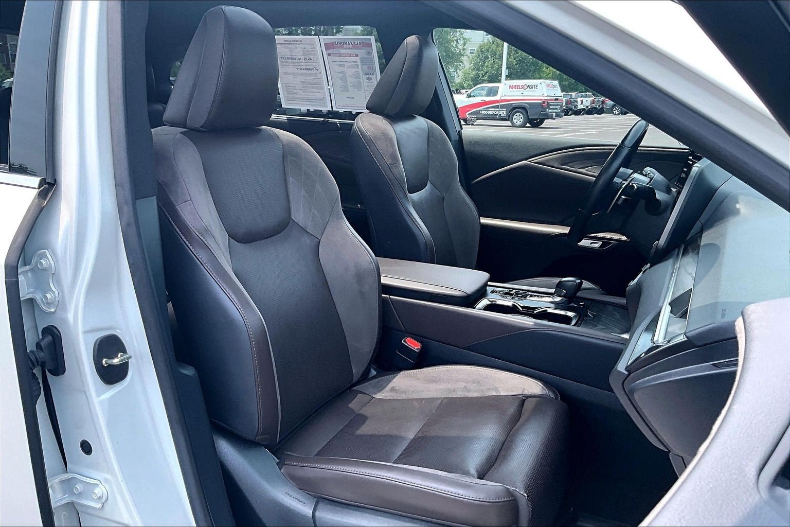 Used 2025 Lexus RX 450h AWD w/ Convenience Package image 7