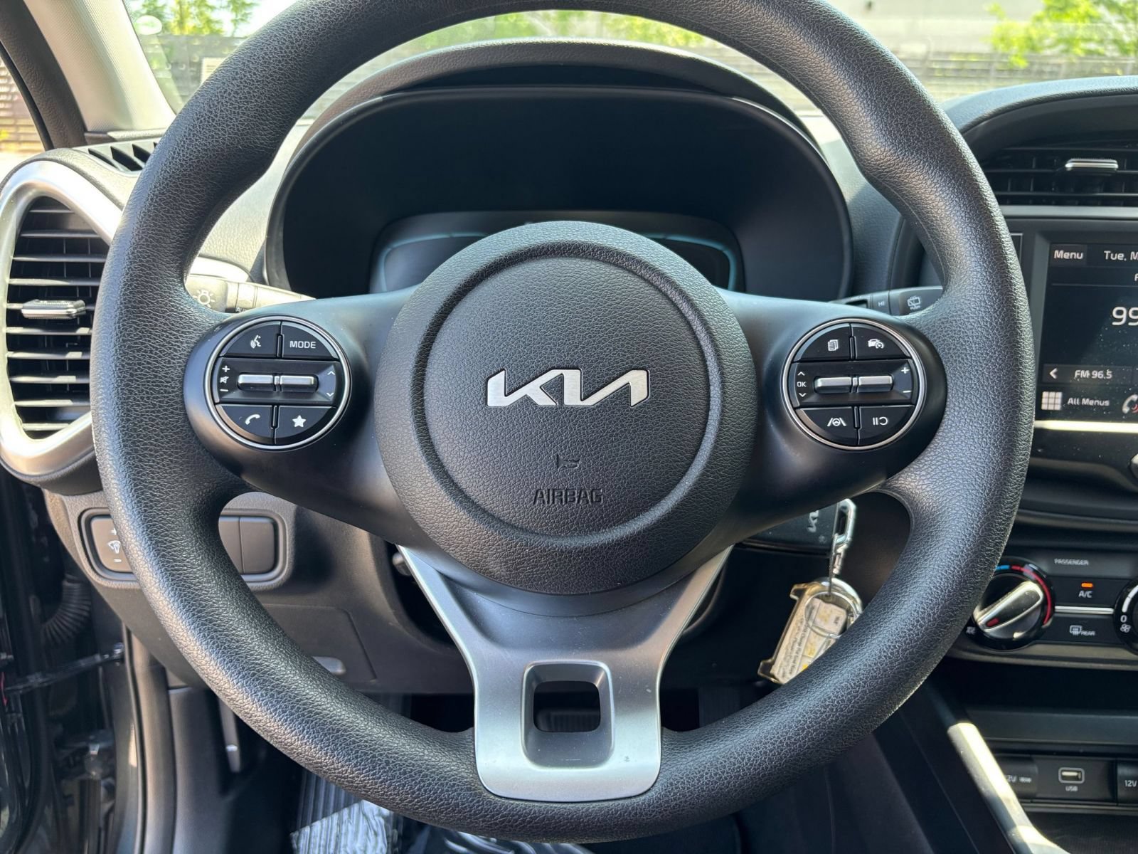 Used 2025 Kia Soul LX w/ LX Technology Package FWD image 27