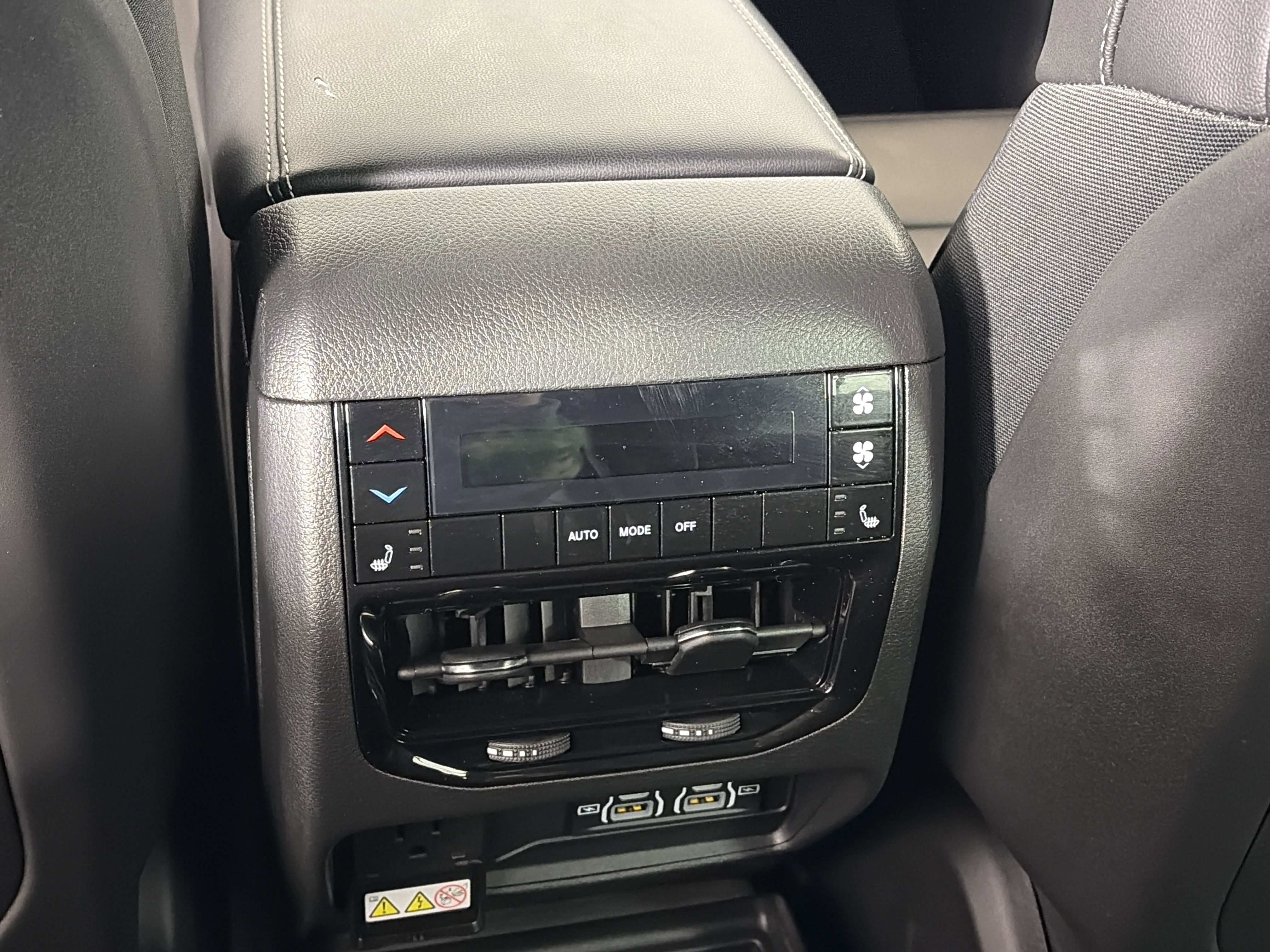 Used 2025 Jeep Grand Cherokee L Limited w/ Black Appearance Package image 20