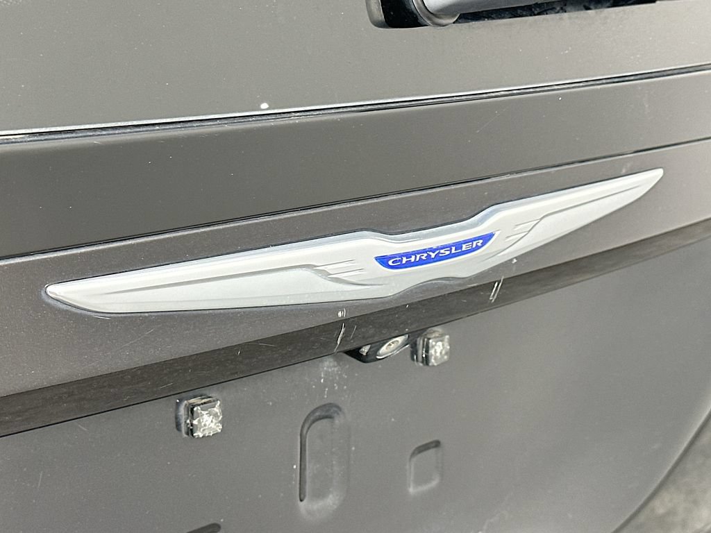 Used 2019 Chrysler Pacifica Touring-L FWD image 25