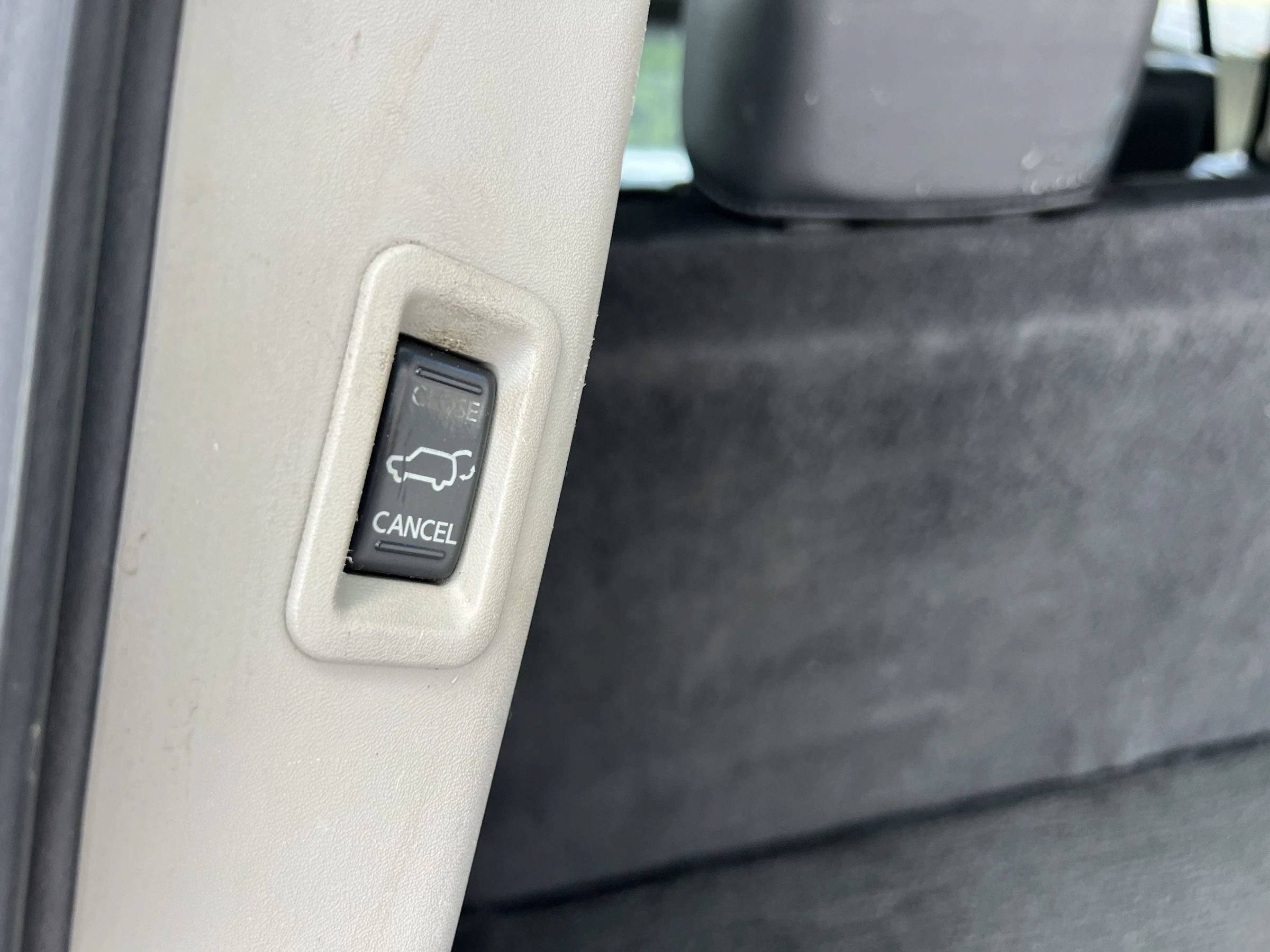 Used 2010 INFINITI QX56 4WD w/ Technology Pkg image 22