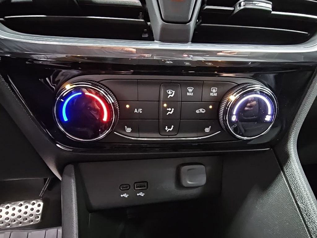 New 2026 Buick Encore GX Sport Touring w/ Advanced Technology Package FWD image 17