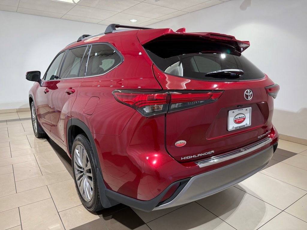 Used 2022 Toyota Highlander Platinum AWD/4WD image 3