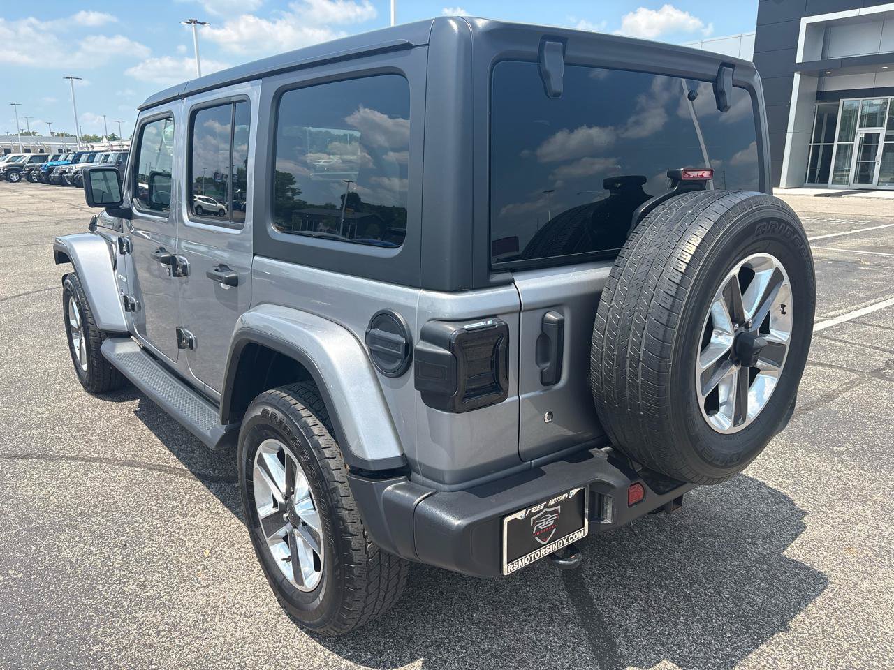 Used 2020 Jeep Wrangler Unlimited Sahara AWD/4WD image 3
