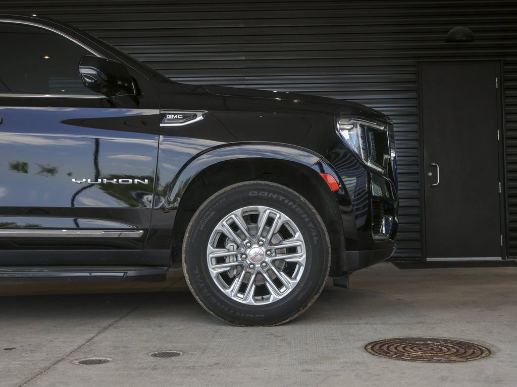 Used 2023 GMC Yukon SLT w/ SLT Luxury Package image 17