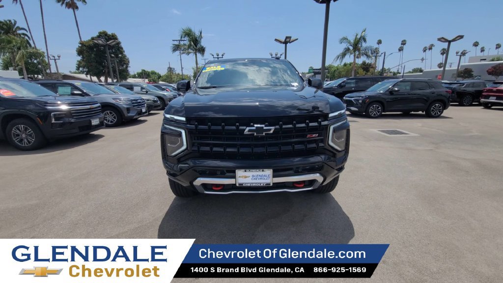 Certified 2025 Chevrolet Suburban Z71 AWD/4WD image 3