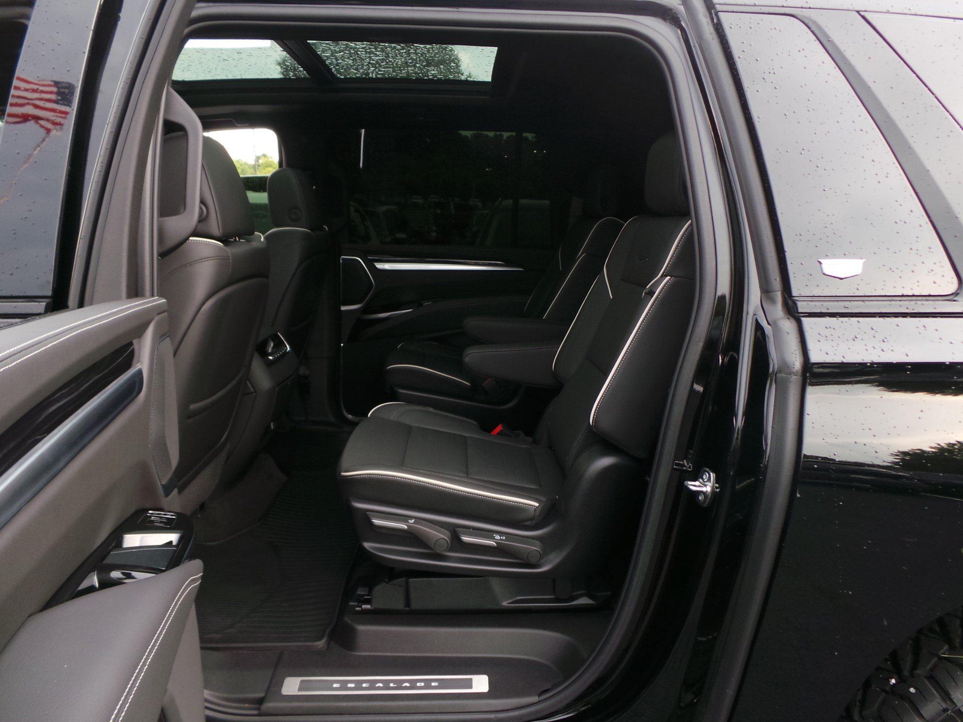 Used 2025 Cadillac Escalade ESV Sport AWD/4WD image 37