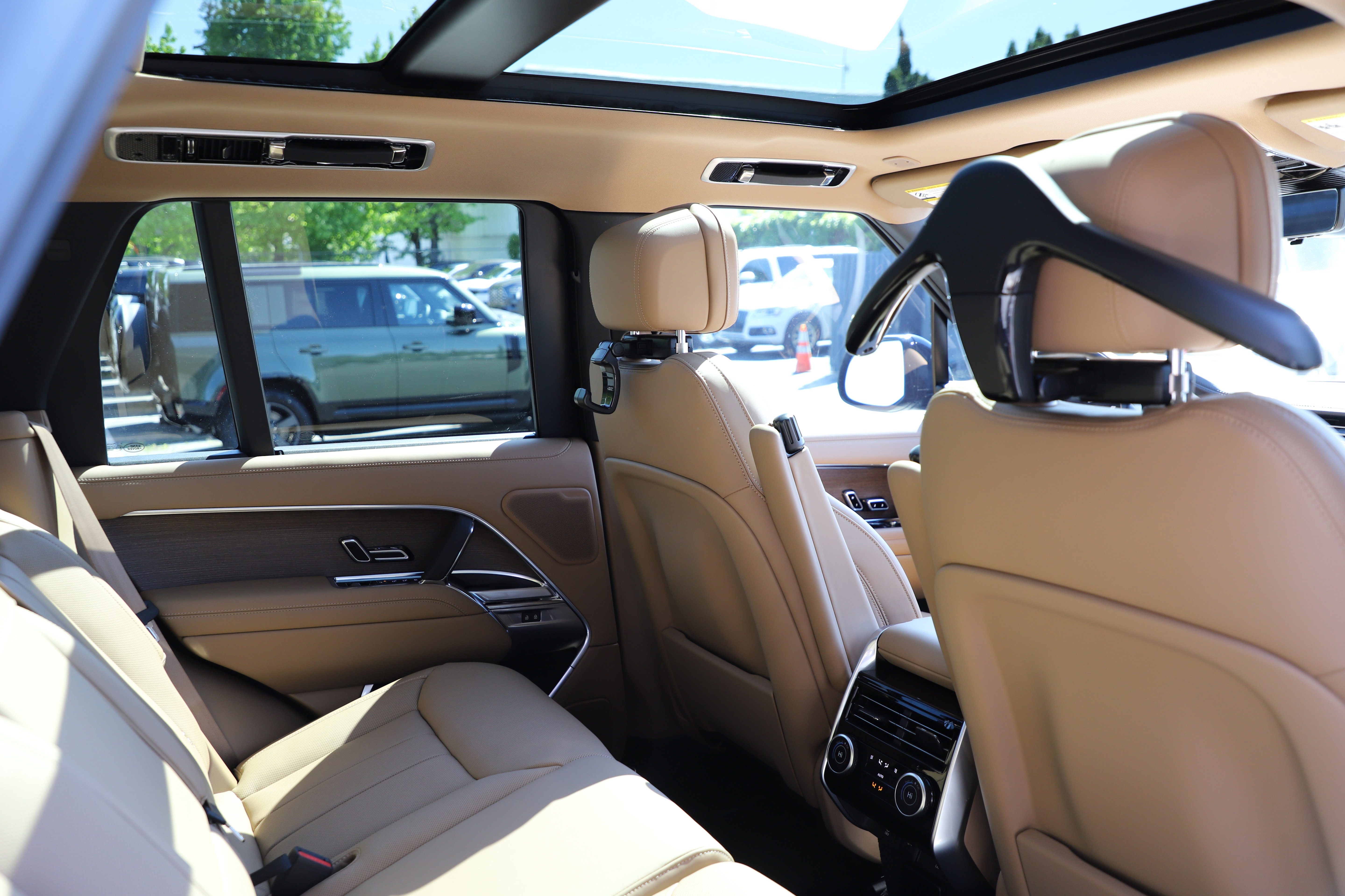New 2026 Land Rover Range Rover SE AWD/4WD image 11