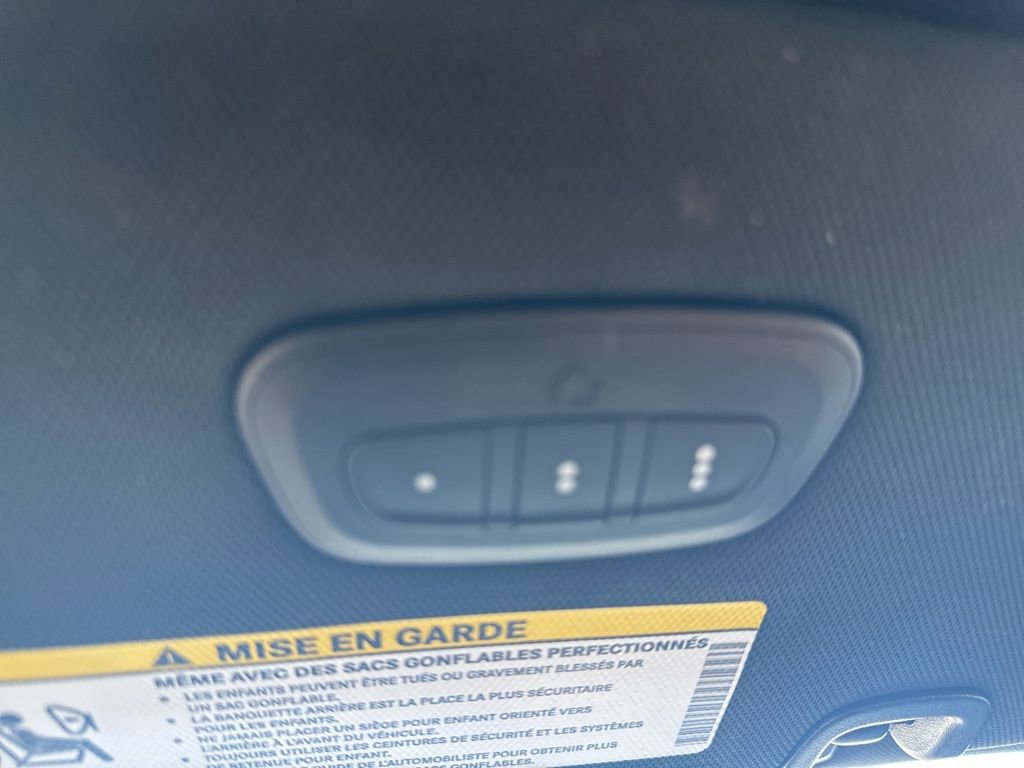 Used 2025 Chrysler Pacifica Limited image 29