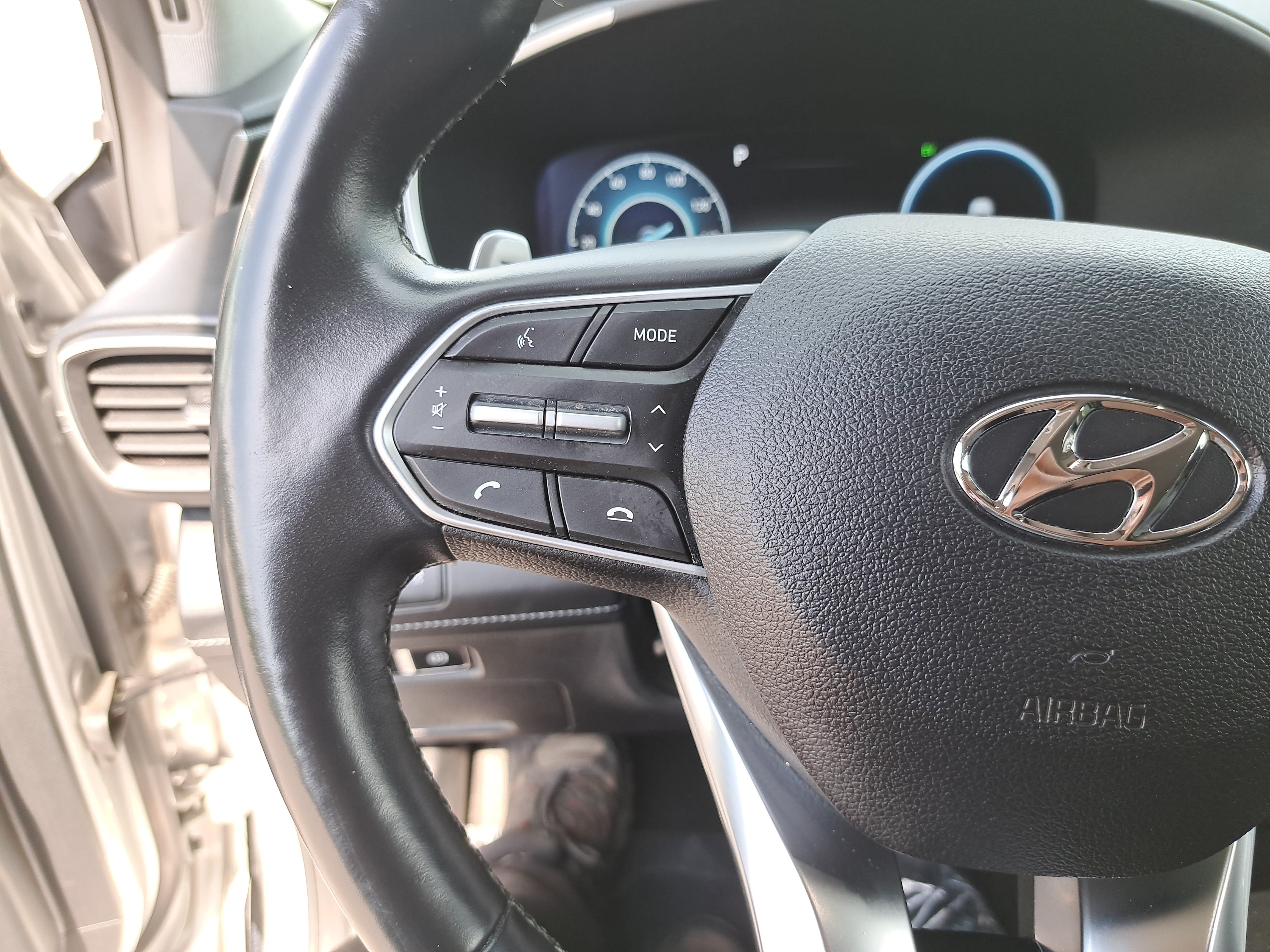 Used 2023 Hyundai Santa Fe Limited AWD/4WD image 16