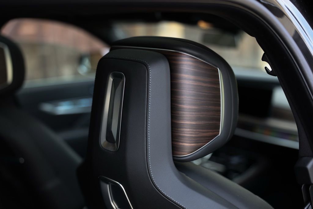 Used 2025 BMW i7 xDrive60 image 12