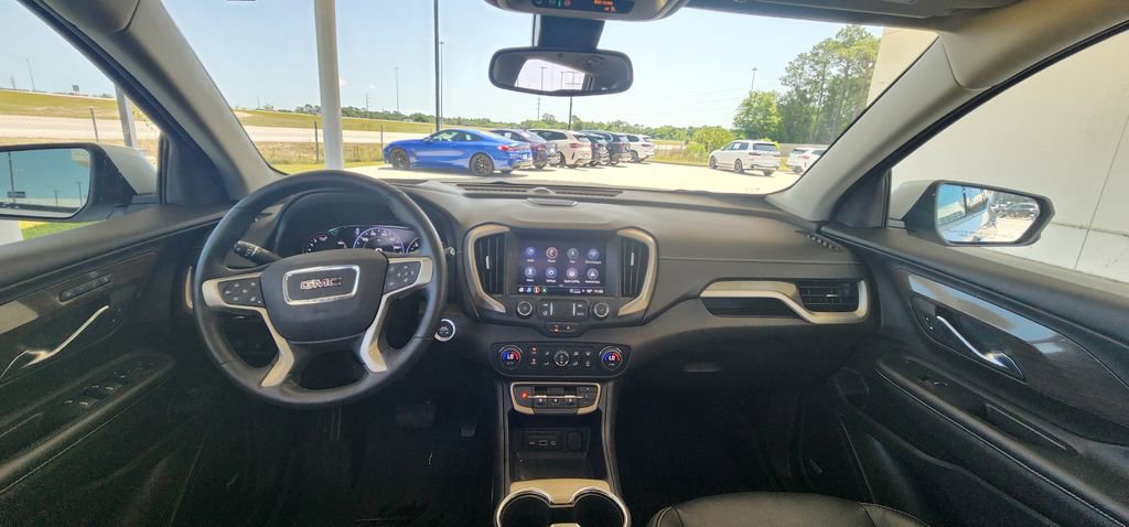 Used 2024 GMC Terrain Denali w/ Denali Premium Package AWD/4WD image 25