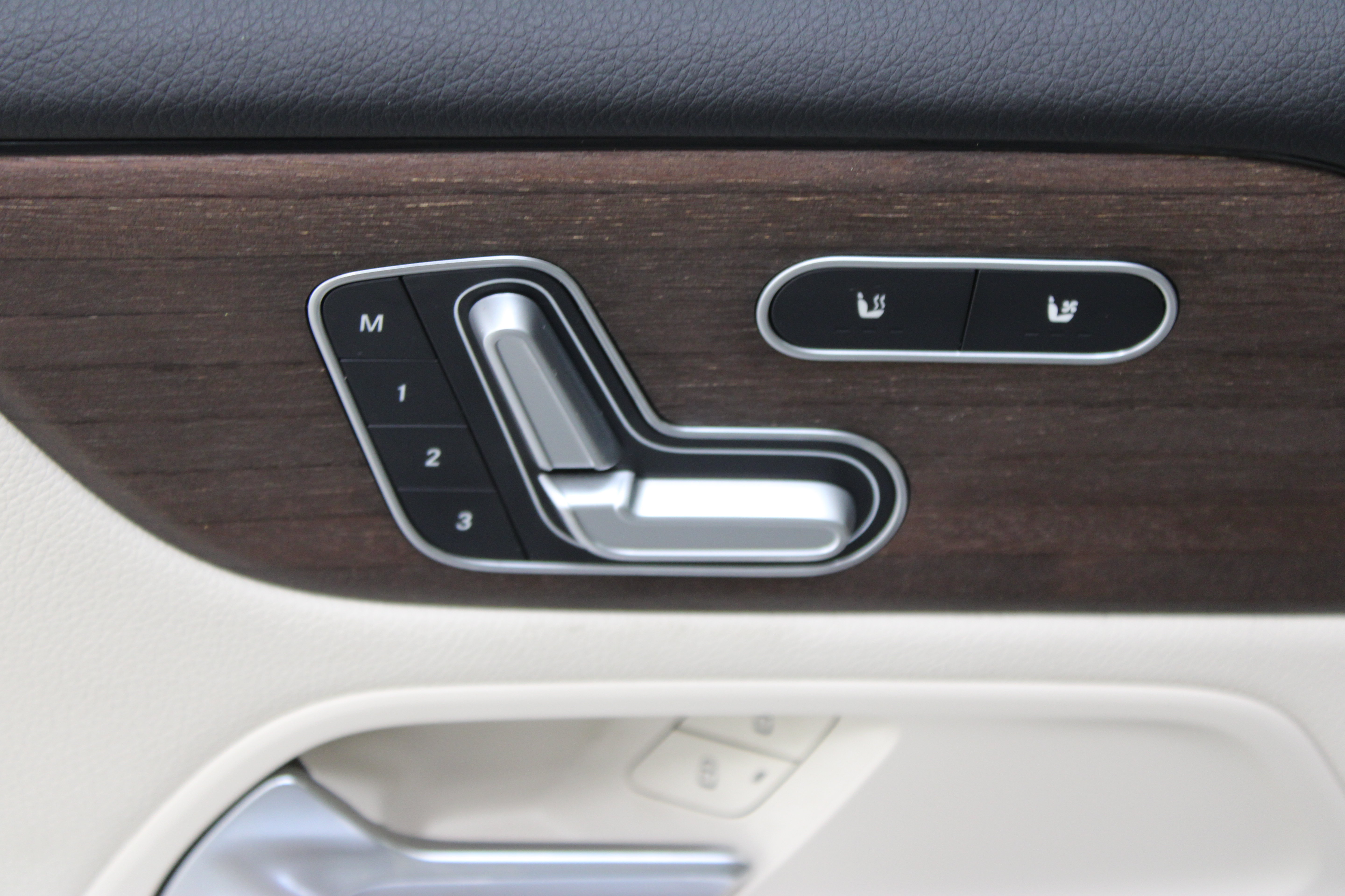 Used 2022 Mercedes-Benz GLB 250 image 13