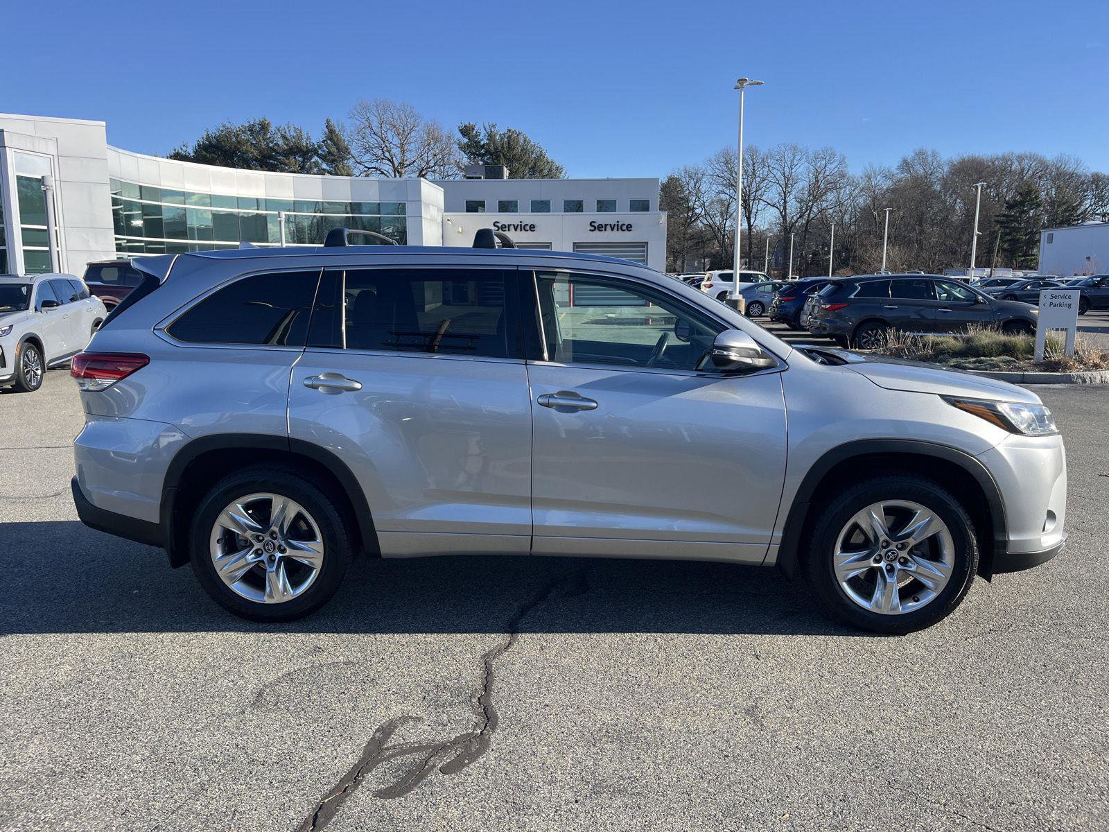Used 2019 Toyota Highlander Limited image 2