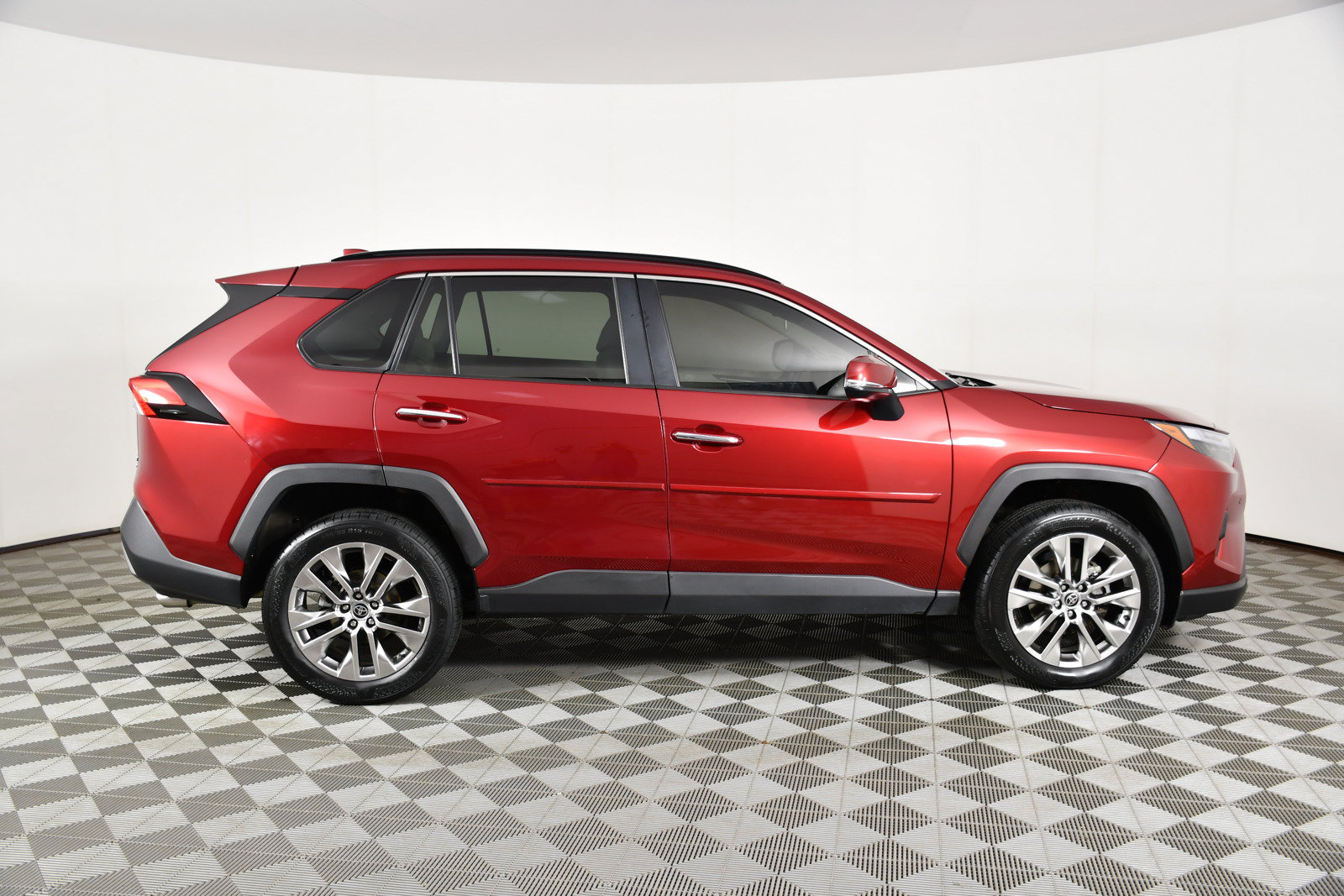 Used 2022 Toyota RAV4 Limited w/ Limited Grade Weather Package AWD/4WD image 5