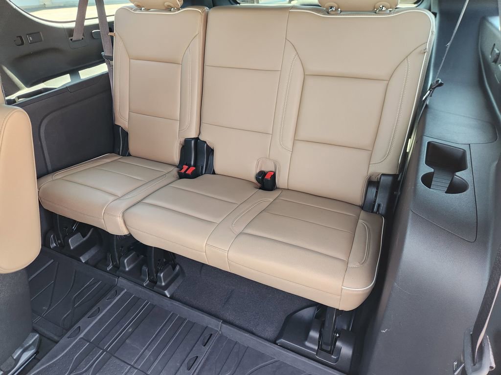 Used 2021 Chevrolet Suburban Premier w/ Premium Package RWD image 31