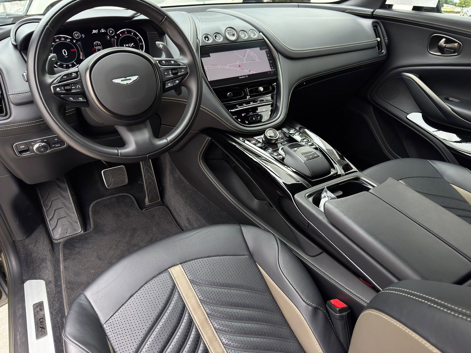 Used 2024 Aston Martin DBX 707 image 3