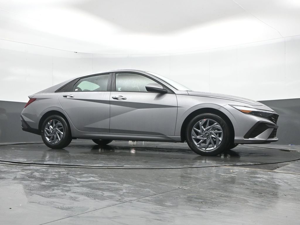 New 2026 Hyundai Elantra Hybrid FWD image 47