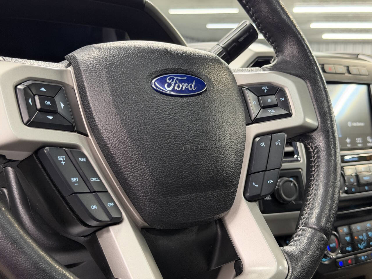 Used 2017 Ford F350 Lariat w/ Lariat Ultimate Package AWD/4WD image 36