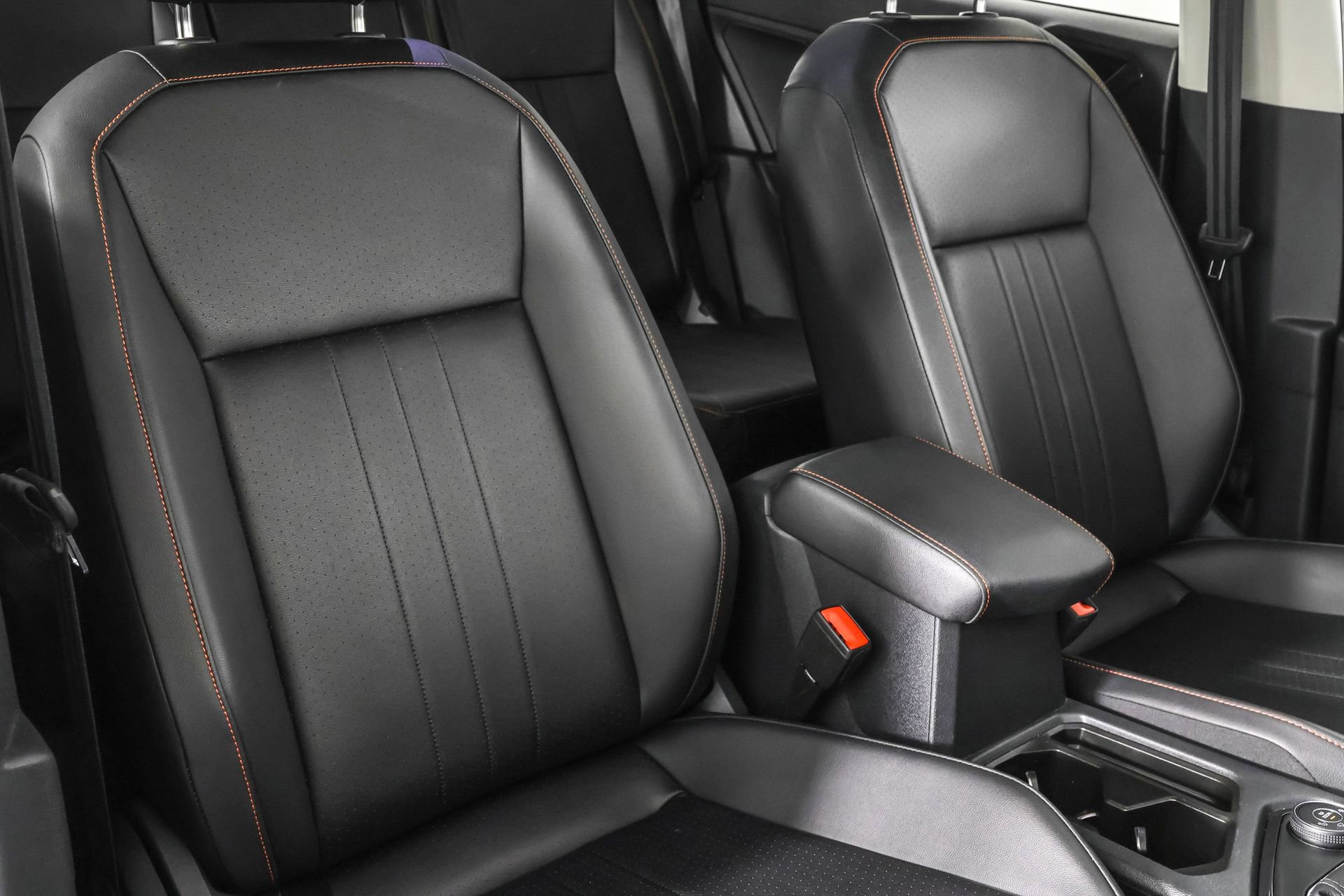 Used 2024 Volkswagen Tiguan Wolfsburg Edition image 45