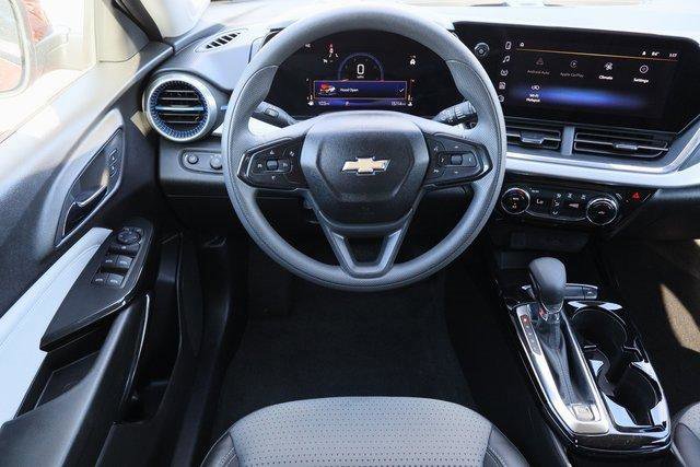 Certified 2025 Chevrolet Trax LT image 20