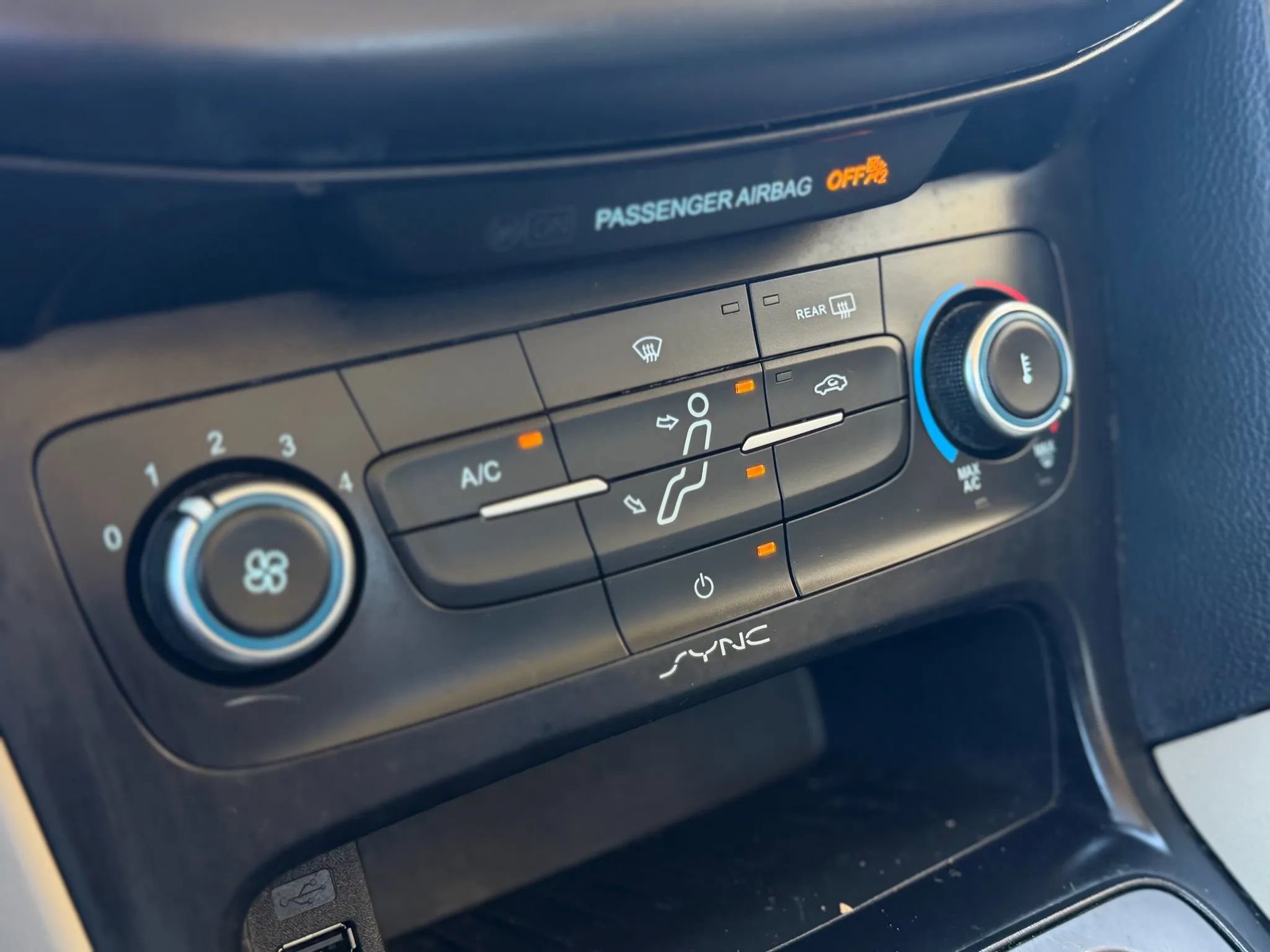 Used 2018 Ford Focus SE FWD image 23