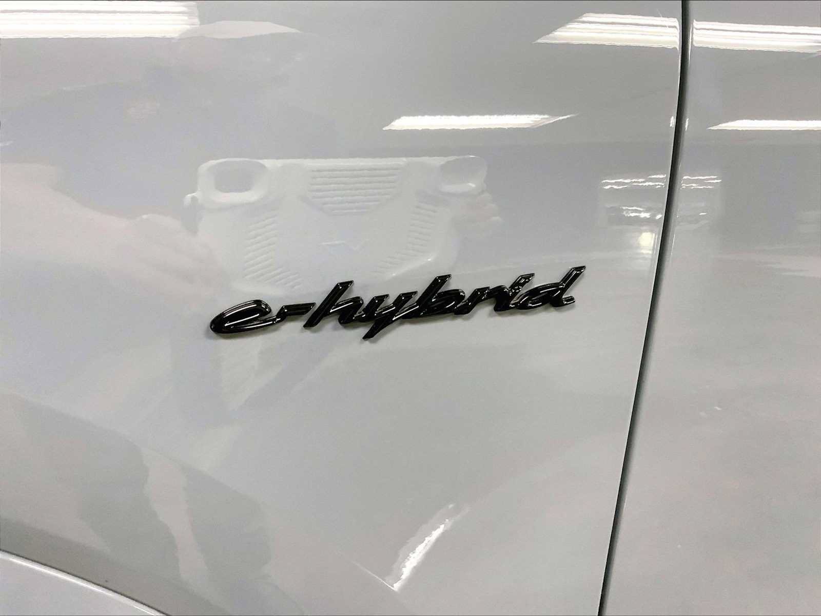 Certified 2025 Porsche Cayenne Turbo AWD/4WD image 19