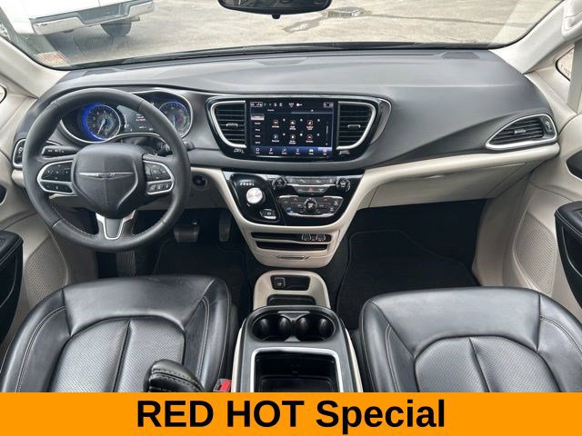 Used 2023 Chrysler Pacifica Touring-L FWD image 38