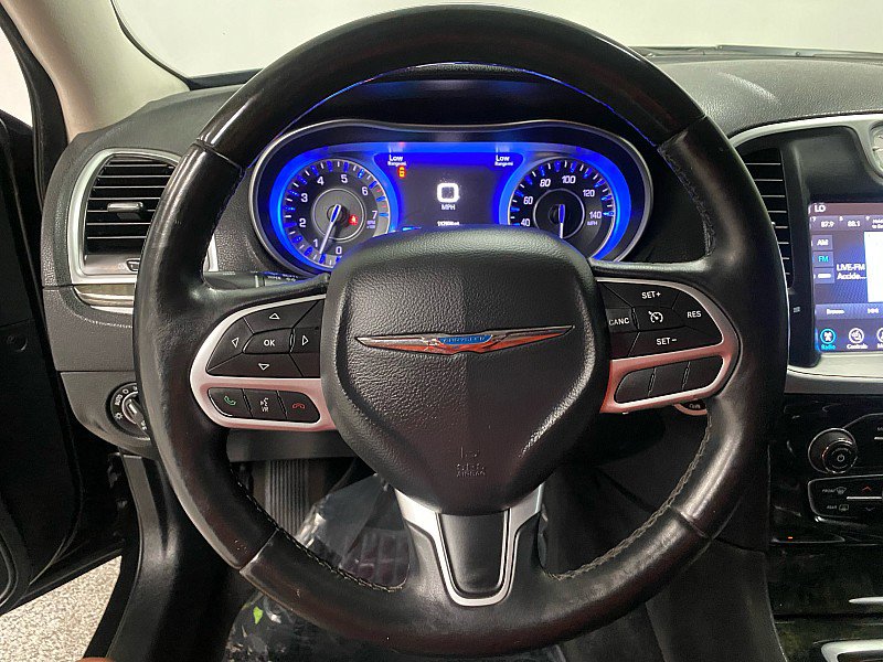 Used 2017 Chrysler 300 C image 21
