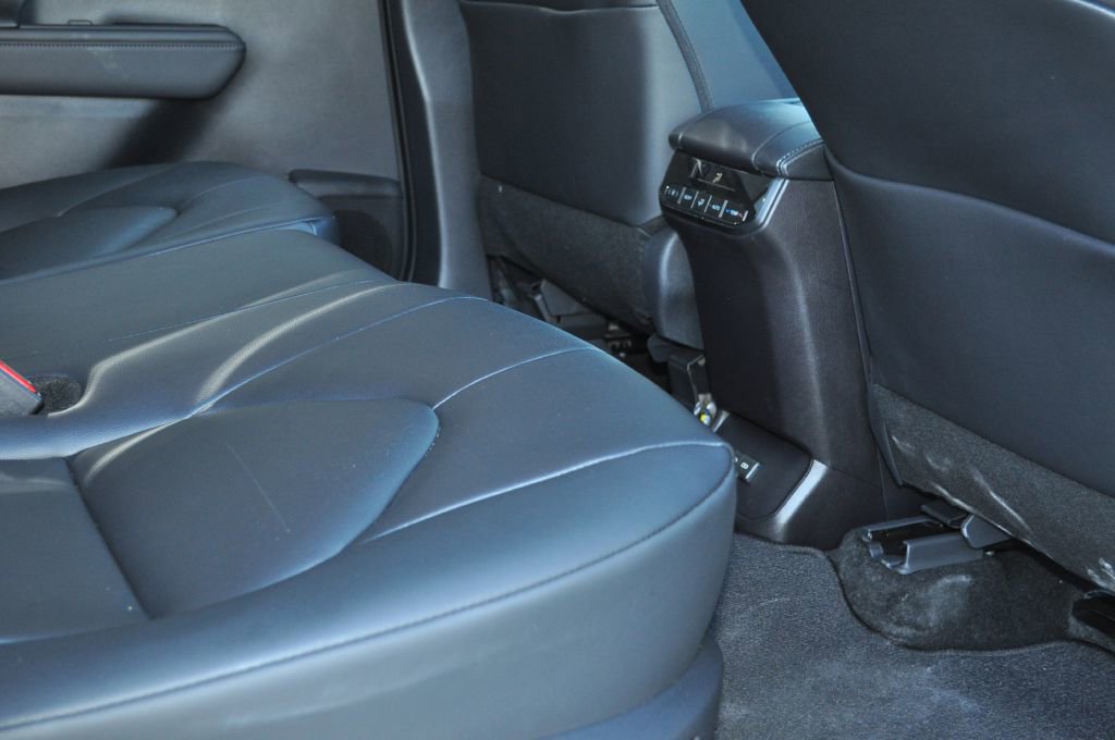 Used 2025 Toyota Highlander XLE image 21