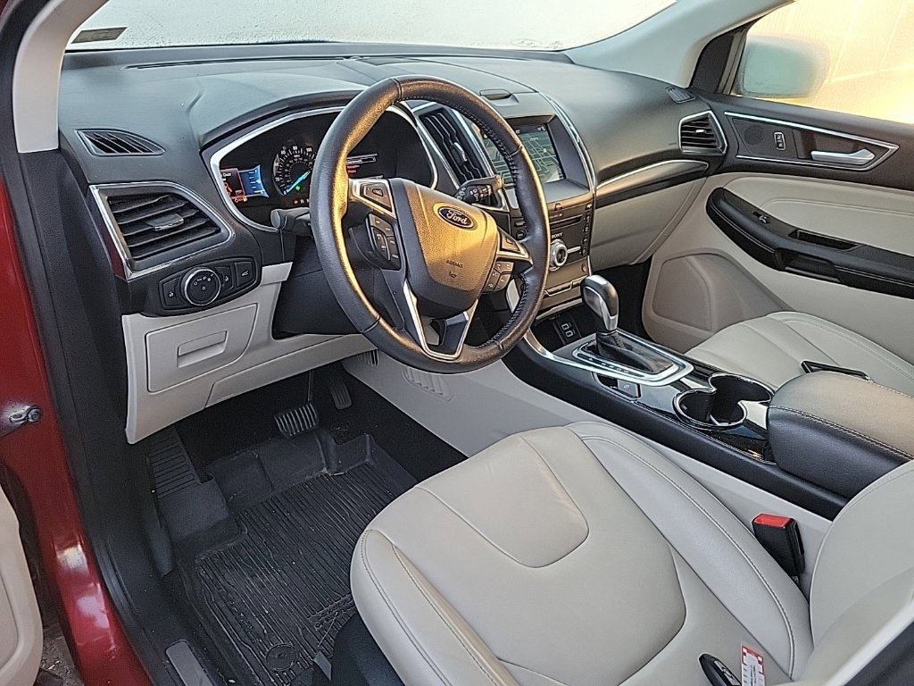 Used 2017 Ford Edge Titanium w/ Technology Package FWD image 7