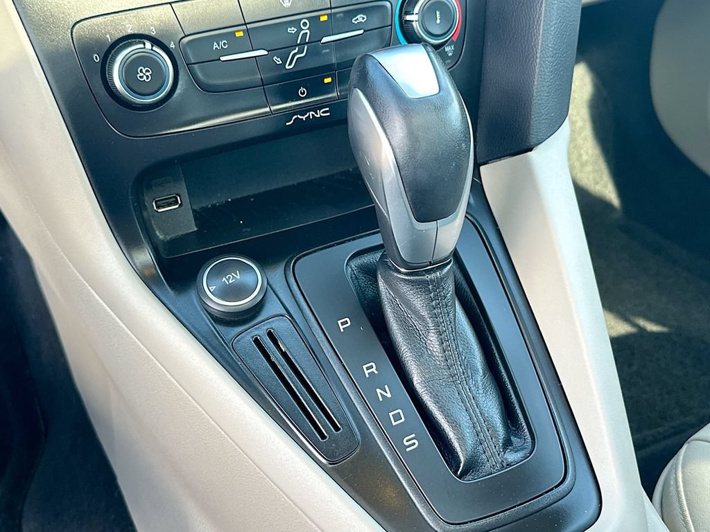 Used 2015 Ford Focus SE w/ SE Sport Package FWD image 22