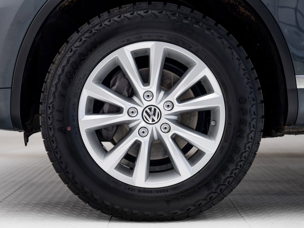 Used 2014 Volkswagen Touareg Sport AWD/4WD image 29