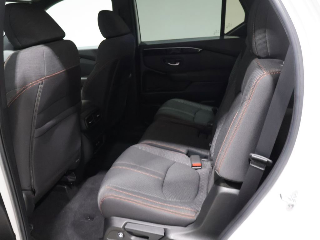 Used 2023 Honda Pilot Sport image 18