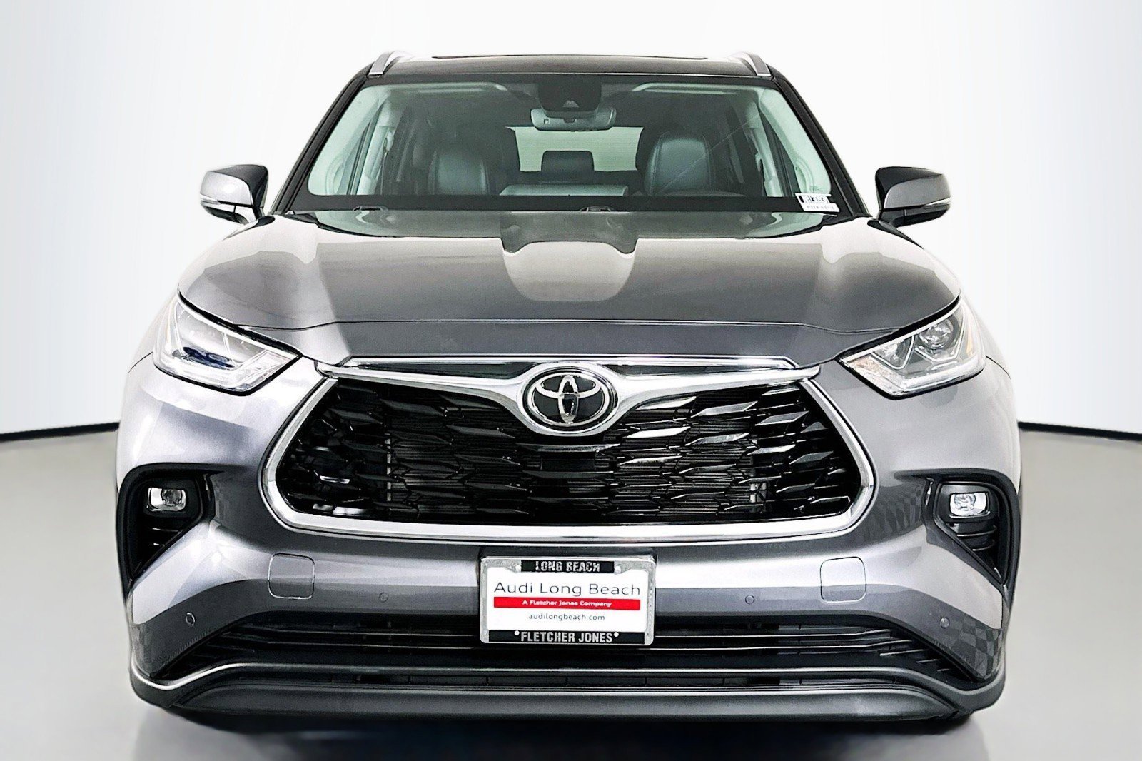 Used 2023 Toyota Highlander Limited image 2