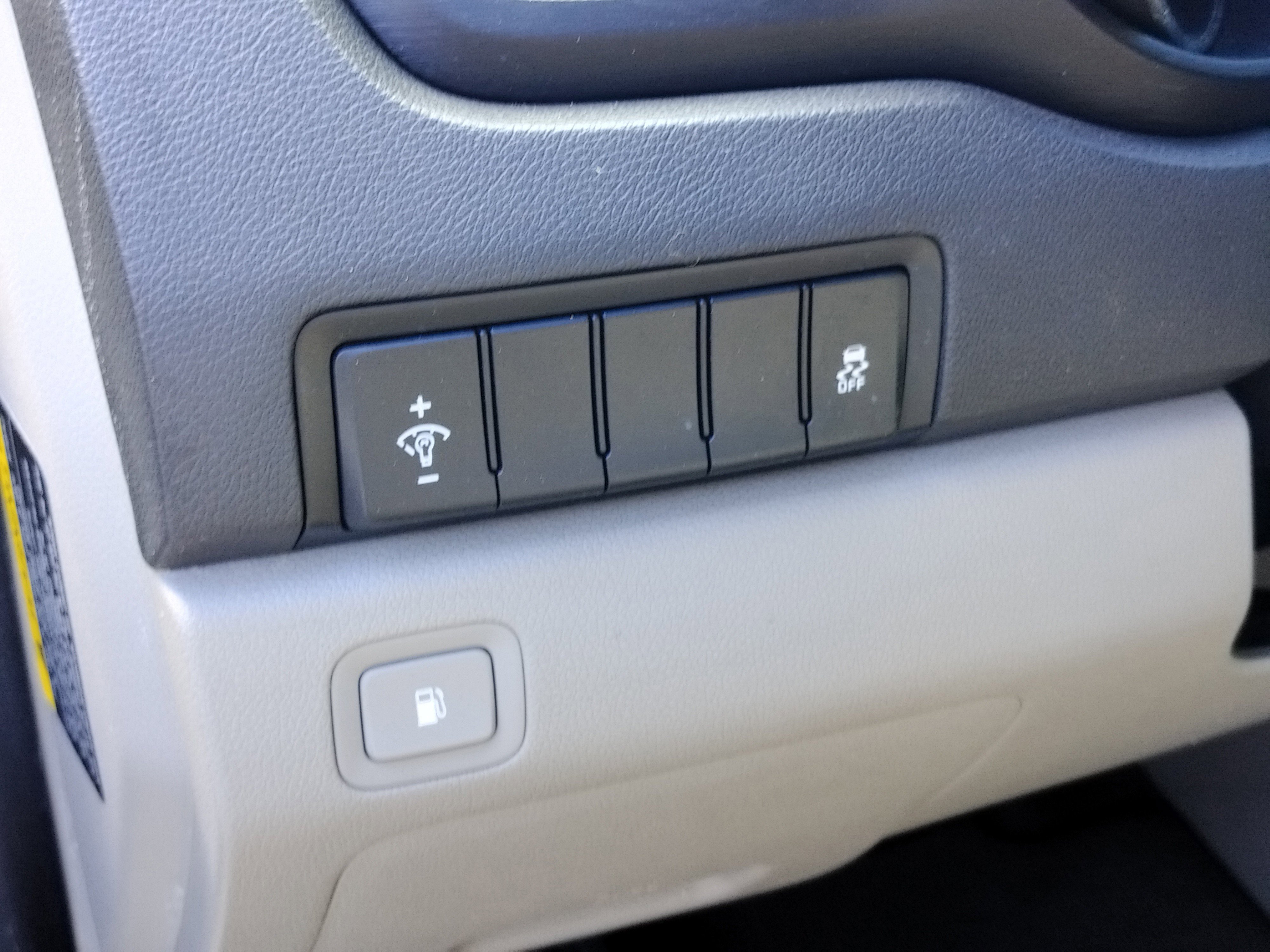 Used 2020 Kia Sedona L image 20