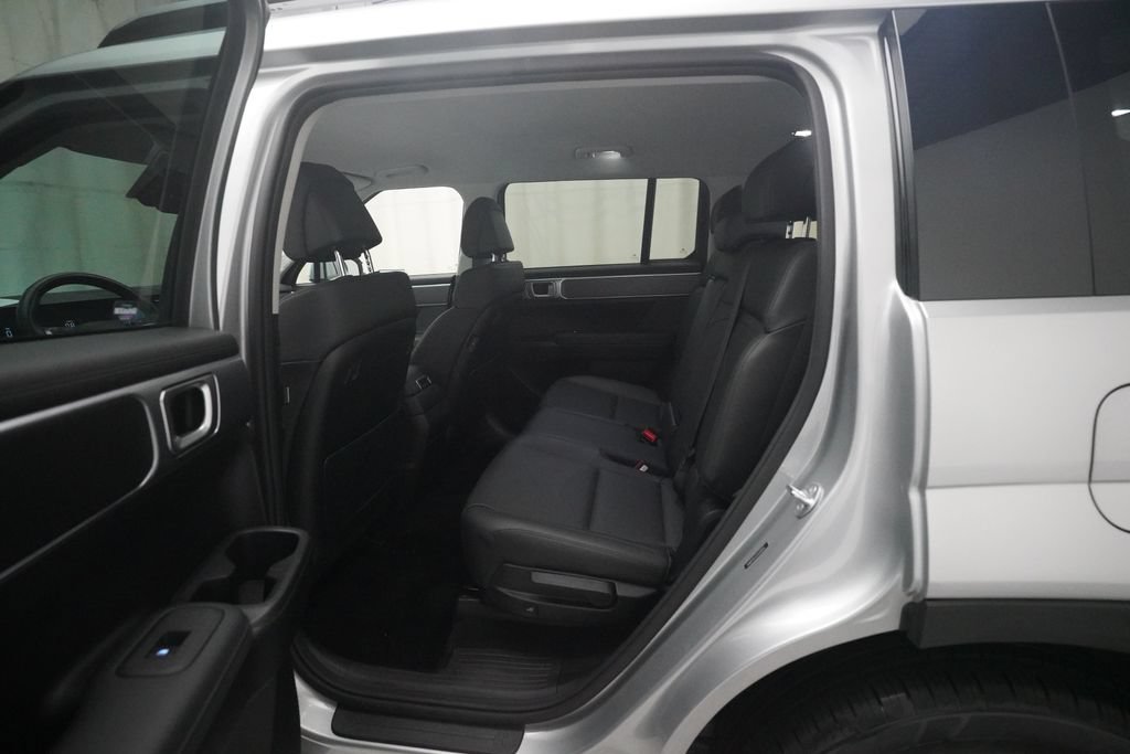 Used 2025 Hyundai Santa Fe SEL AWD/4WD image 16