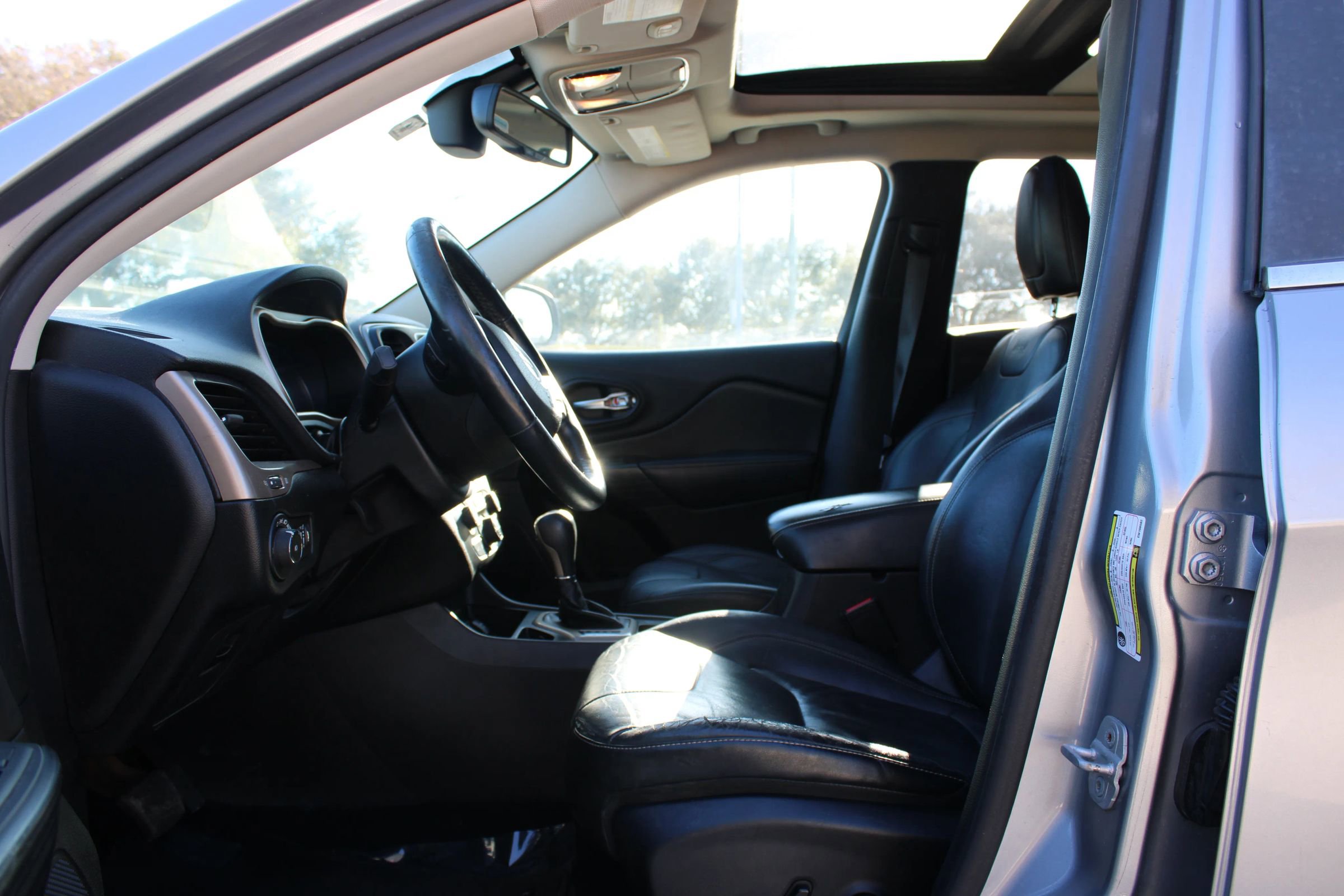 Used 2014 Jeep Cherokee Limited image 5