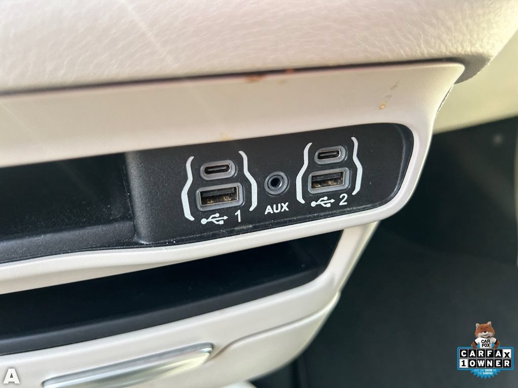 Certified 2024 Chrysler Pacifica Touring-L FWD image 26