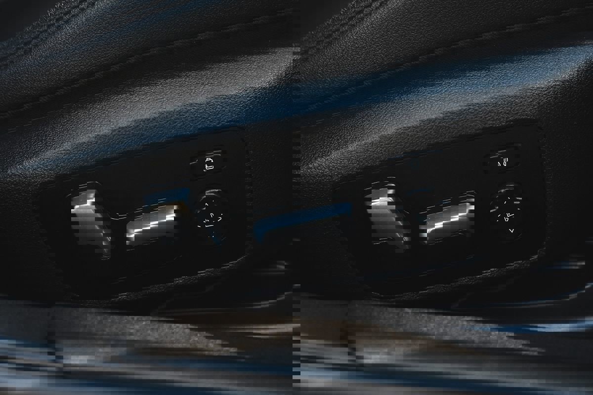 Used 2019 BMW 330i Sedan w/ Convenience Package image 23