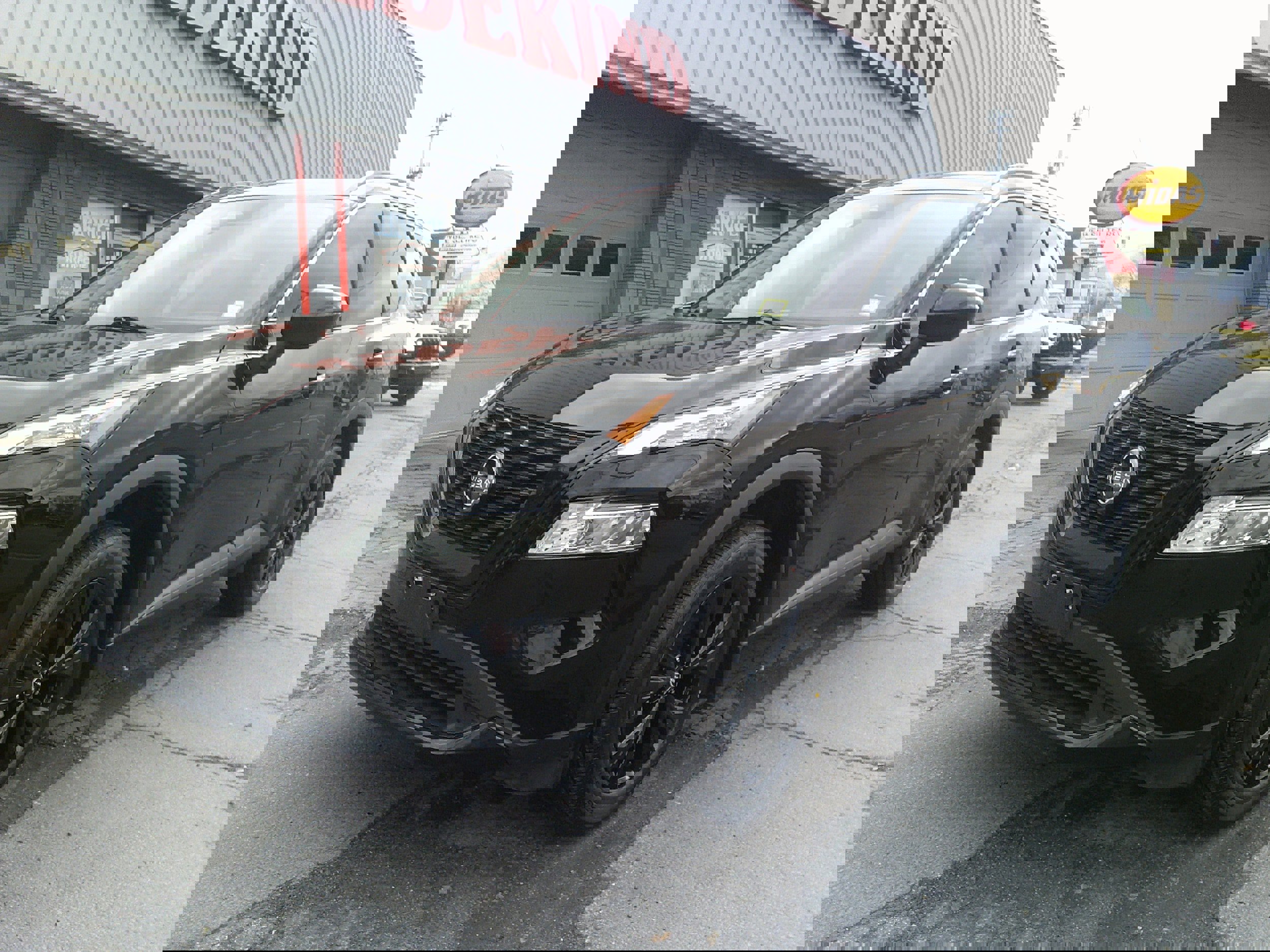 Used 2023 Nissan Rogue SV w/ SV Premium B Package image 11