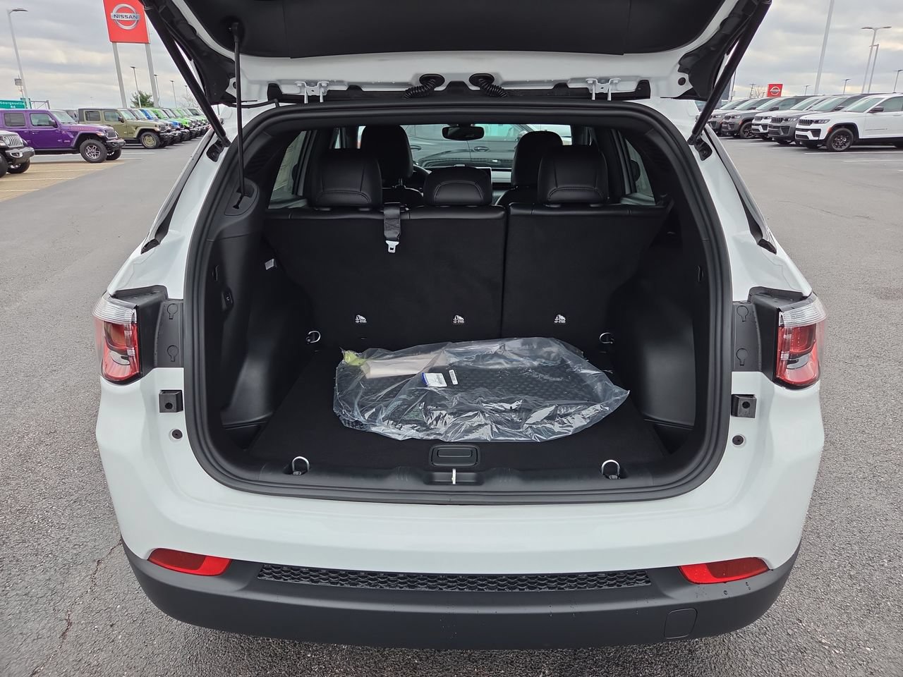 New 2026 Jeep Compass Latitude AWD/4WD image 11