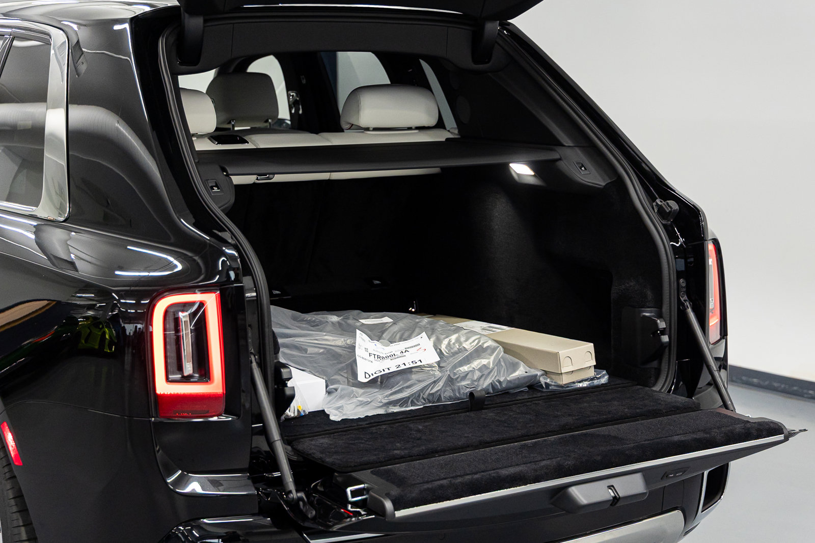 New 2026 Rolls-Royce Cullinan AWD/4WD image 25